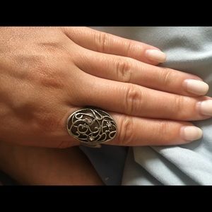 Expandable oval ring